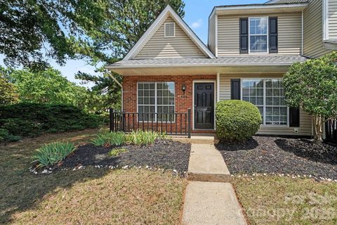 8260 Golf Ridge Drive pending townhome in Crestview, Charlotte, NC