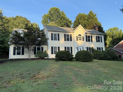 2960 8th Street Court pending home in Windsor Forest, Hickory, NC