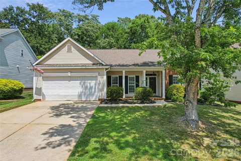 10906 Chamberlain Hall Court active home in Southampton, Charlotte, NC