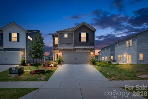 571 Palmarosa Street active home in Anniston Chase, Fort Mill, SC