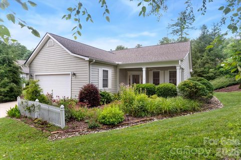 36 Sheffield Place active home in Deerlake Village, Brevard, NC