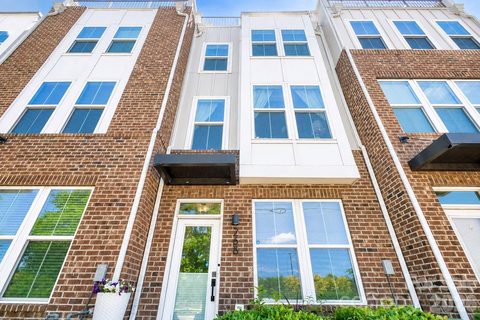 268 Parkwood Avenue active townhome in Parkwood Square, Charlotte, NC