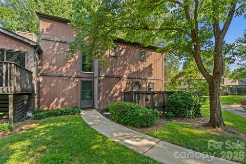 6100 Honeysuckle Lane pending home in Four Seasons, Charlotte, NC