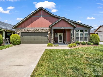 595 Summerfield Place active home in Orchards Of Flat Rock, Flat Rock, NC