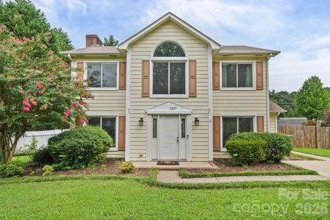 Homes in Governors Square, Gastonia