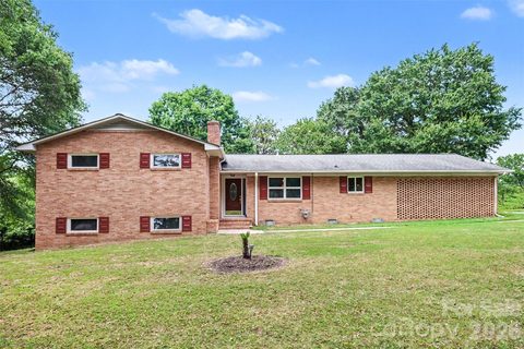 298 Enwood Drive pending home in Coulwood Hills, Charlotte, NC