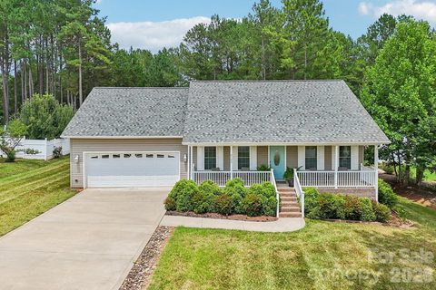 2182 Evergreen Drive sold home in South Lakes, Newton, NC