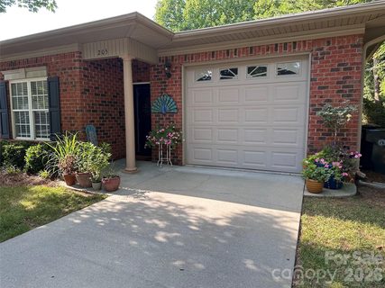 205 Chickadee Drive pending home in Glenoaks, Lexington, NC