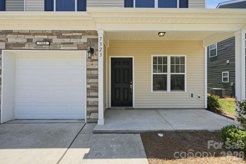 7323 Jane Parks Way pending home in McDowell Crossing, Charlotte, NC