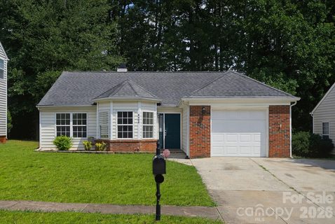 6408 Spanish Moss Lane pending home in Forest Pond, Charlotte, NC