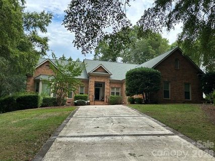 15614 Warm Springs Court pending home in Riverpointe, Charlotte, NC
