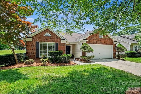 8316 Rhian Brook Lane pending home in Wedgewood, Charlotte, NC