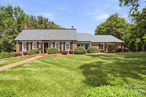 3115 Oakmont Road active home in Shannon Acres, Statesville, NC