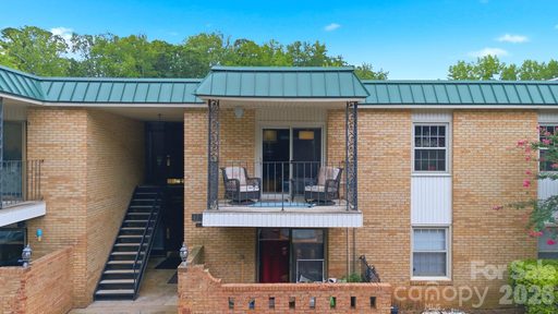4739 Hedgemore Drive active home in Franciscan Terrace, Charlotte, NC