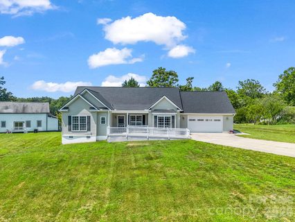 355 Hidden Meadow Drive active home in Mountain Meadows, Hendersonville, NC