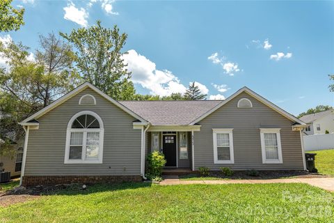 5423 Timbertop Lane active home in Turtle Rock, Charlotte, NC