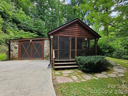 33 Tennis Court Road active home in Cattail Creek, Burnsville, NC