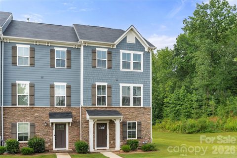 10620 Overlook Mountain Drive active townhome in Riverbend Towns, Charlotte, NC