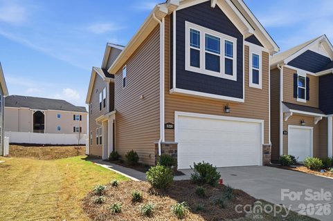 5216 Wyes Oak Lane pending townhome in Cheyney, Charlotte, NC