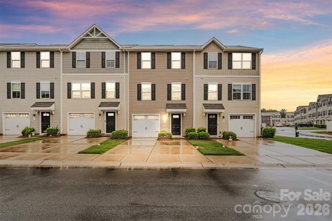 907 Taybyn Road pending townhome in Glynwood Forest, Fort Mill, SC