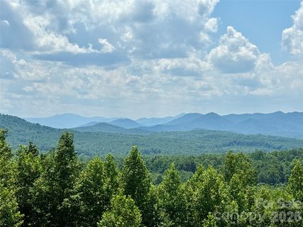 V L Summit Trail pending home in Grandview Peaks, Nebo, NC