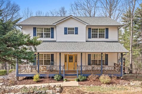 505 Kings Ridge active home in Sunny Ridge Estates, Asheville, NC