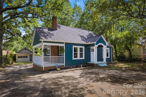 Homes in Longview, Hickory