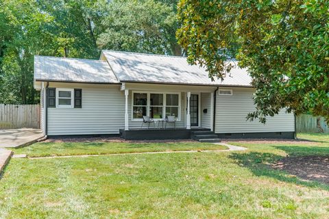 109 W Leroy Street pending home in Whiteville Park, Fort Mill, SC