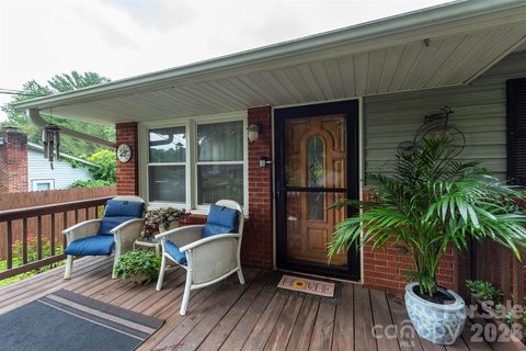 424 Lower Grassy Branch Road active home in Clearview, Asheville, NC