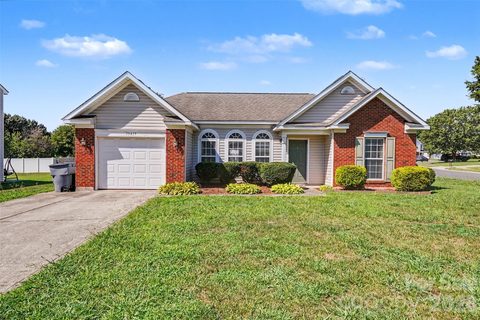 10439 Green Hedge Avenue sold home in Sinclair Place, Charlotte, NC