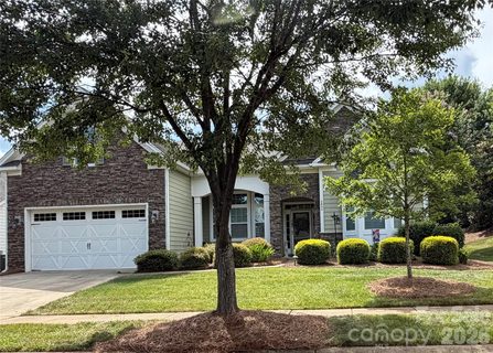 4804 Star Hill Lane active home in The Vineyards On Lake Wylie, Charlotte, NC
