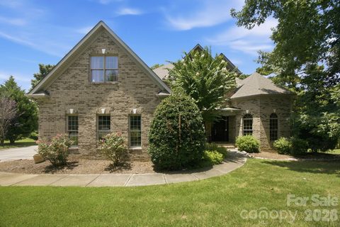 579 Morning Glory Court active home in Carolina Coves, Lake Wylie, SC