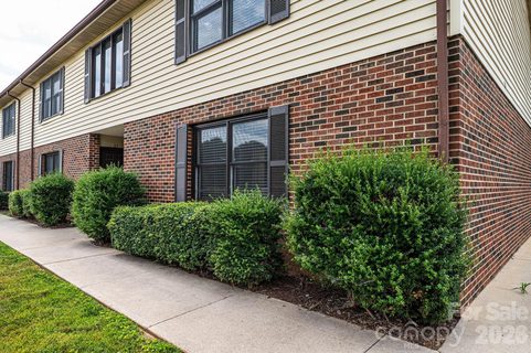 525 12th Street pending home in Grandview Terrace, Hickory, NC