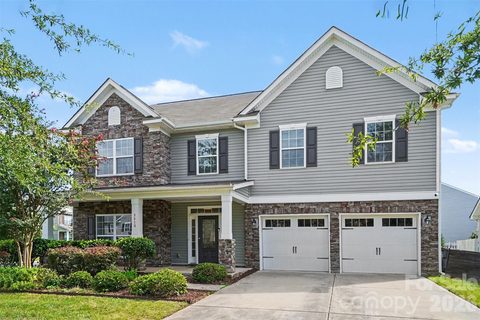 5810 Castlecove Road active home in Berewick, Charlotte, NC