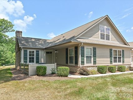 3520 S Bank Court active condo in Polo Club At Weddington, Matthews, NC