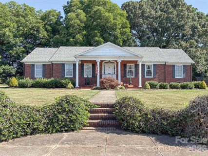 412 Ridgeway Avenue pending home in Oakland Heights, Statesville, NC
