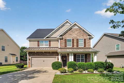 5909 Langwell Lane active home in Berewick, Charlotte, NC