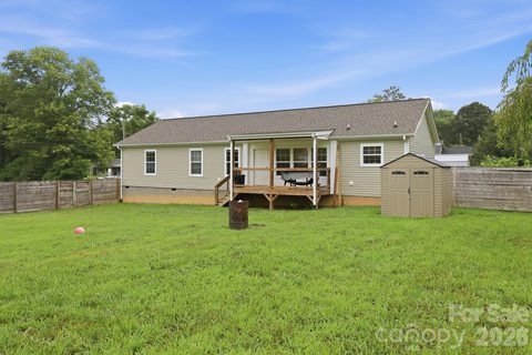417 Glover Street active home in Barker Heights, Hendersonville, NC