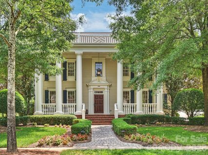 9146 Heydon Hall Circle pending home in Heydon Hall, Charlotte, NC