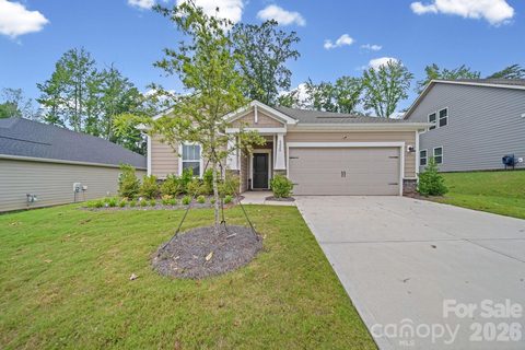 6220 Barcelona Way active home in Solena At The Vineyards, Charlotte, NC