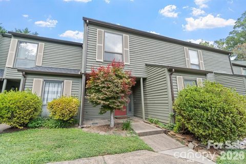 Homes in Timberwood, Hickory