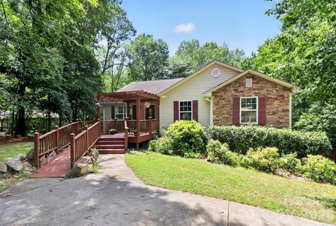 7912 Ritter Drive active home in Sardis Beverly Park, Charlotte, NC