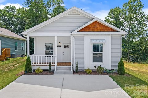 132 Bellamy Road pending home in Brooks Cove, Asheville, NC