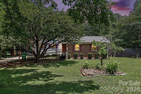 821 Ferrell Avenue sold home in Oakdale, Charlotte, NC