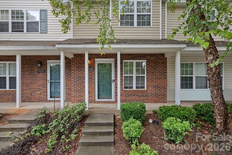 10822 Holly Ridge Boulevard active townhome in Holly Ridge, Charlotte, NC