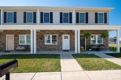 3939 Newhall Drive pending home in Oak Hill, Hickory, NC