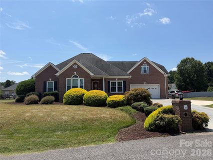1908 Norfolk Pine Court pending home in Forest Pointe, Gastonia, NC