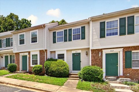 614 Lex Drive pending townhome in Alexander Towne, Charlotte, NC