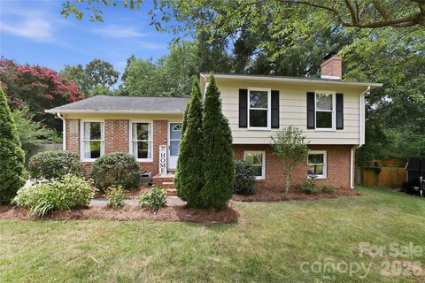6337 Welford Road active home in Stonehaven, Charlotte, NC