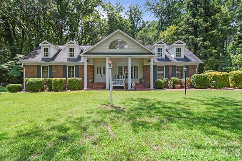 1981 Crestwood Lane pending home in Woodland Hills, Clover, SC